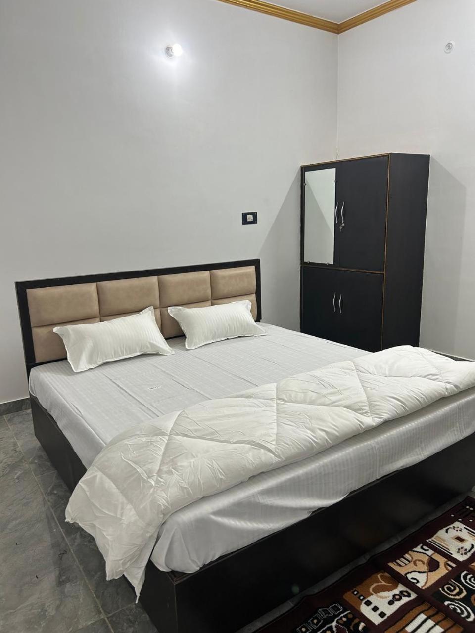 Shri Narayanam Guest House And Home Stay Ayodhya Εξωτερικό φωτογραφία